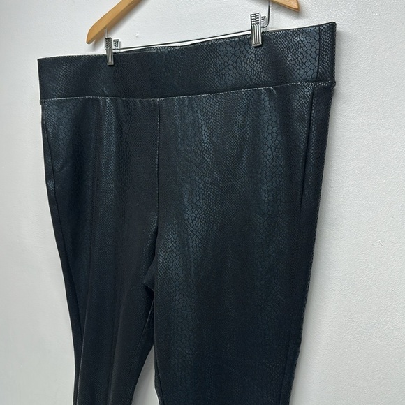 Torrid Pixie Pants Pull On High Rise Tonal Snake Animal Print Black Plus Size 4X - Picture 4 of 8